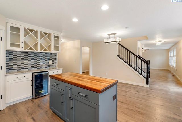 1708 W 31st Ave, Kennewick, WA 99337