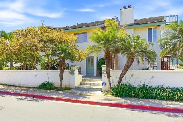 2438 Ocean Street, Carlsbad, CA 92008