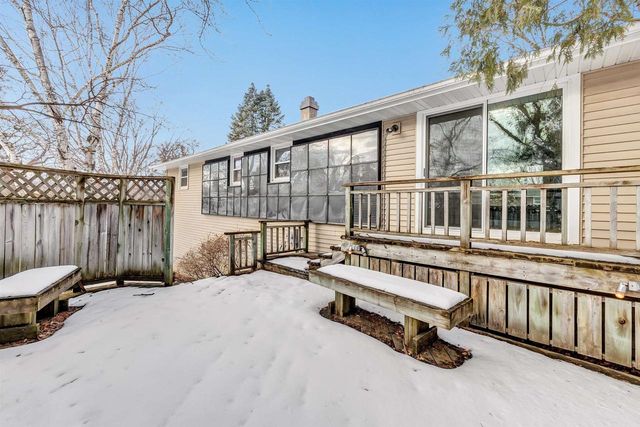 2615 WOODRIDGE LANE, Green Bay, WI 54304