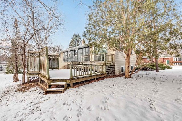 2615 WOODRIDGE LANE, Green Bay, WI 54304