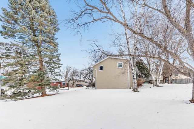 2615 WOODRIDGE LANE, Green Bay, WI 54304