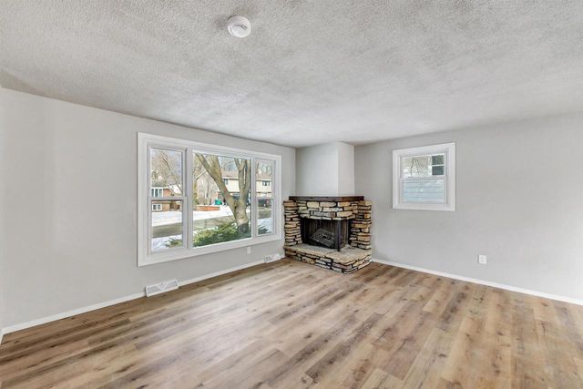 2615 WOODRIDGE LANE, Green Bay, WI 54304