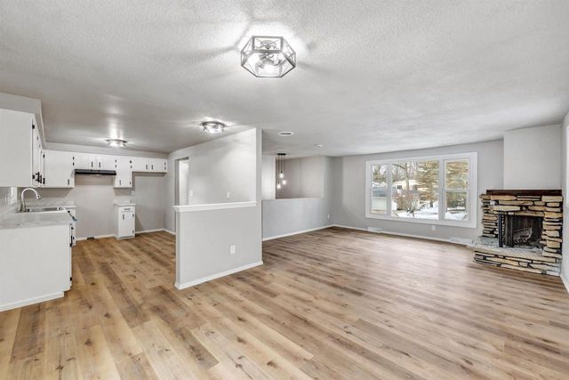 2615 WOODRIDGE LANE, Green Bay, WI 54304