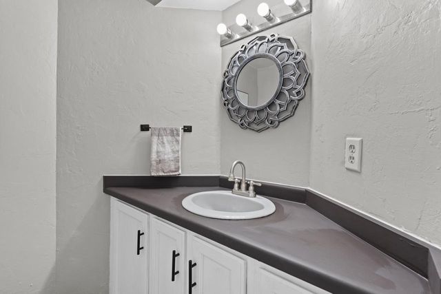 N28W22560 Foxwood LANE, Waukesha, WI 53186