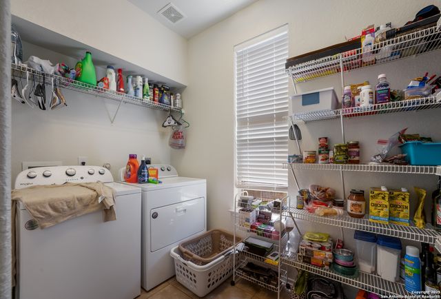 2512 Sir Barton Bay Dr, Schertz, TX 78108