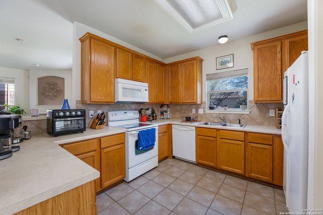 2512 Sir Barton Bay Dr, Schertz, TX 78108