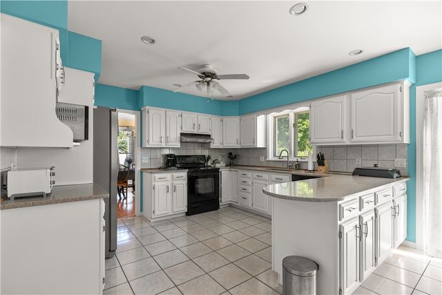 20 Morrison Avenue, Middletown, RI 02840