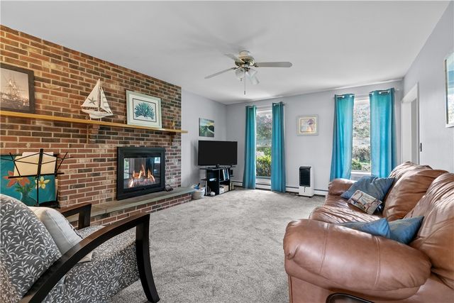 20 Morrison Avenue, Middletown, RI 02840