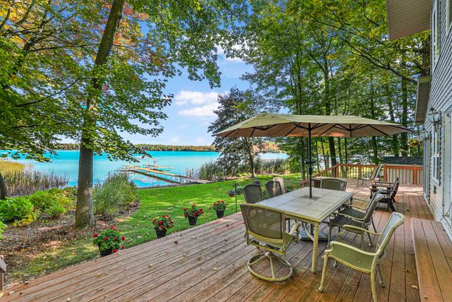 4923 Lakeview Drive, Green Lake Twp, MI 49643