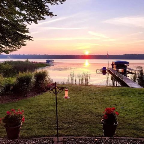 4923 Lakeview Drive, Green Lake Twp, MI 49643