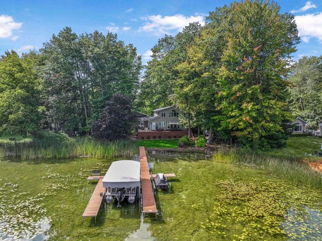 4923 Lakeview Drive, Green Lake Twp, MI 49643