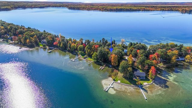 4923 Lakeview Drive, Green Lake Twp, MI 49643