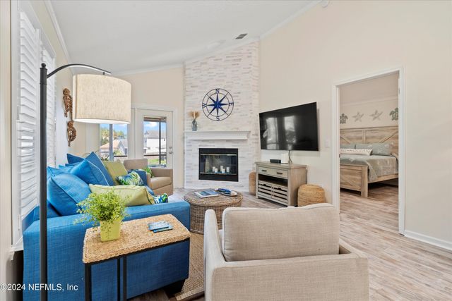 1940 AMERICA Avenue, Jacksonville Beach, FL 32250