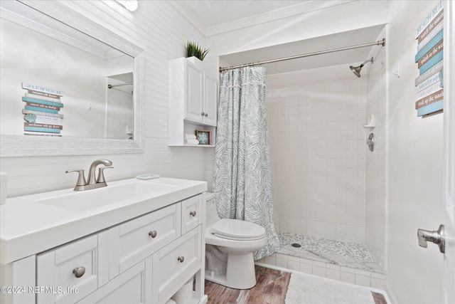 1940 AMERICA Avenue, Jacksonville Beach, FL 32250