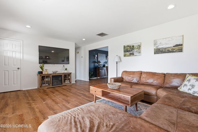 158 Pinewood Road, Toms River, NJ 08753