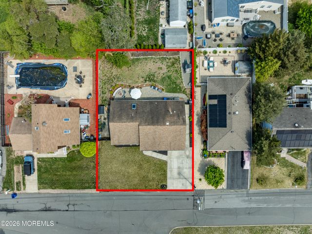 158 Pinewood Road, Toms River, NJ 08753