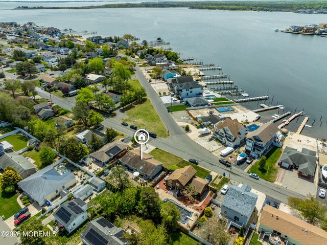 158 Pinewood Road, Toms River, NJ 08753