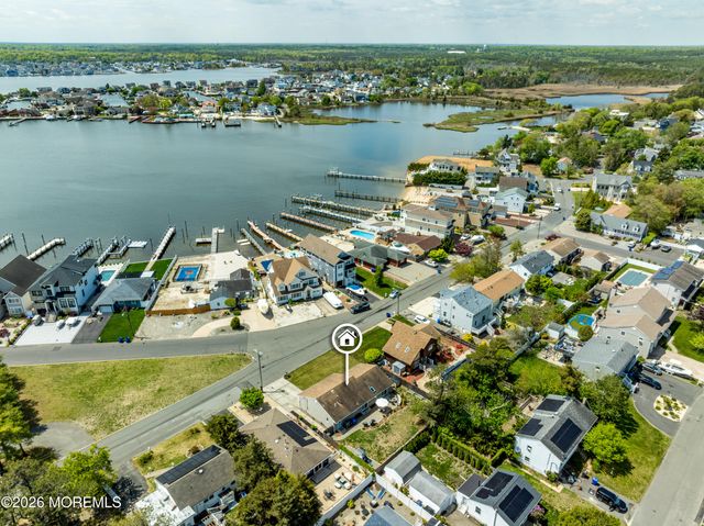 158 Pinewood Road, Toms River, NJ 08753