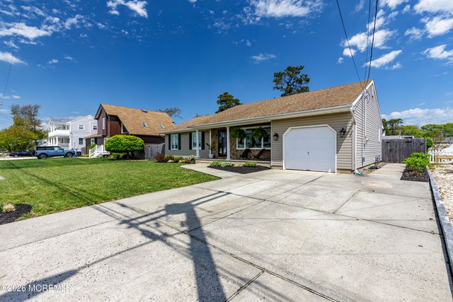 158 Pinewood Road, Toms River, NJ 08753