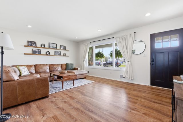 158 Pinewood Road, Toms River, NJ 08753