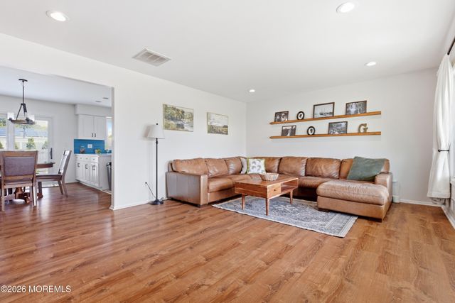 158 Pinewood Road, Toms River, NJ 08753
