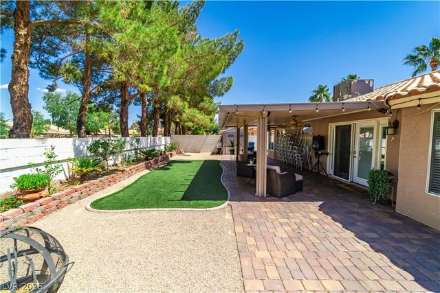 906 Sitting Bull Drive, Henderson, NV 89014