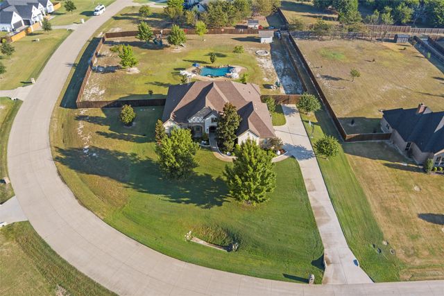 245 Mckinley Circle, Waxahachie, TX 75167