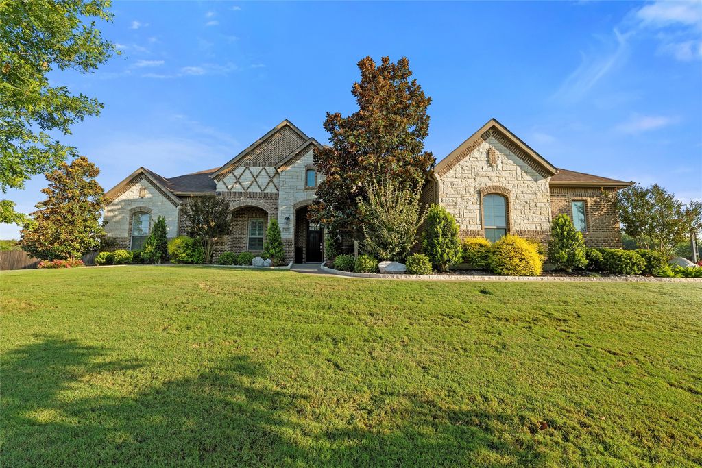 245 Mckinley Circle, Waxahachie, TX 75167