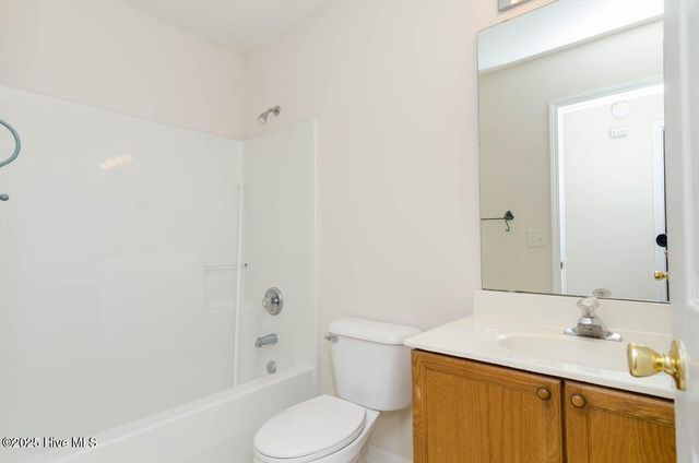 7511 Old Oak Road, Wilmington, NC 28411