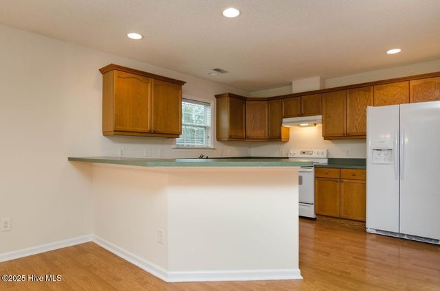 7511 Old Oak Road, Wilmington, NC 28411