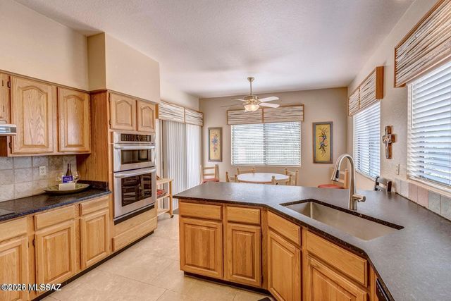 836 E Camino Diestro, Oro Valley, AZ 85704