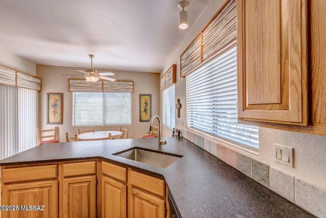 836 E Camino Diestro, Oro Valley, AZ 85704