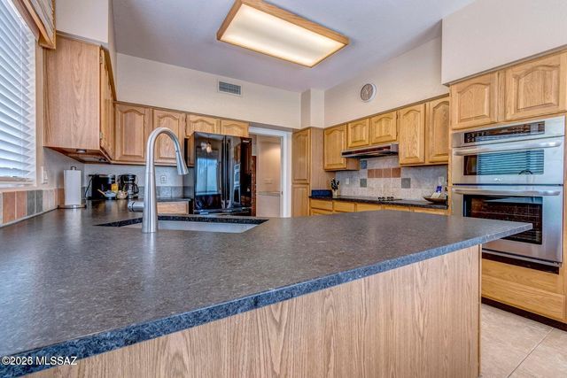 836 E Camino Diestro, Oro Valley, AZ 85704