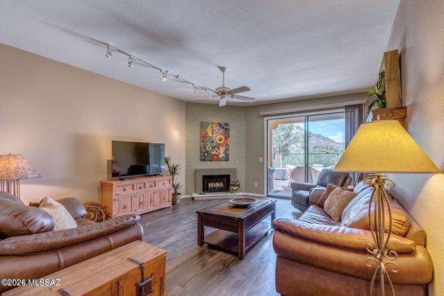 836 E Camino Diestro, Oro Valley, AZ 85704