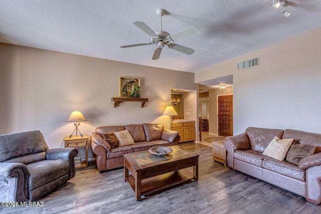 836 E Camino Diestro, Oro Valley, AZ 85704