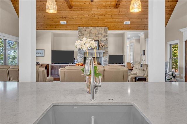 209 Moonshine Drive, Jasper, TN 37347