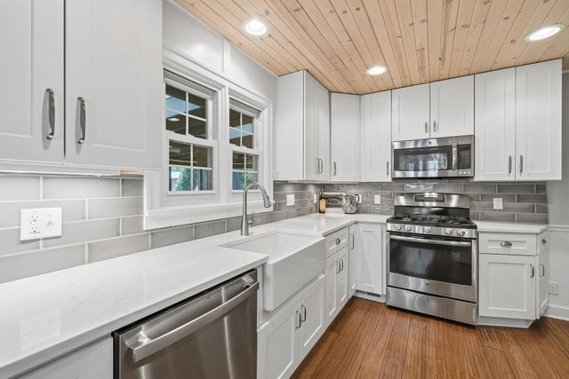 837 Van Slyke DRIVE, Fontana, WI 53125