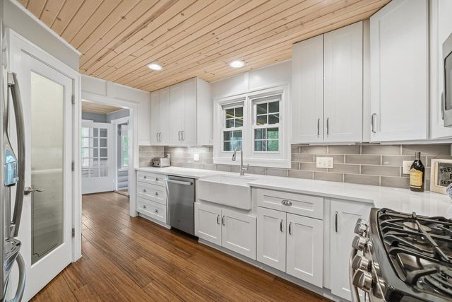 837 Van Slyke DRIVE, Fontana, WI 53125