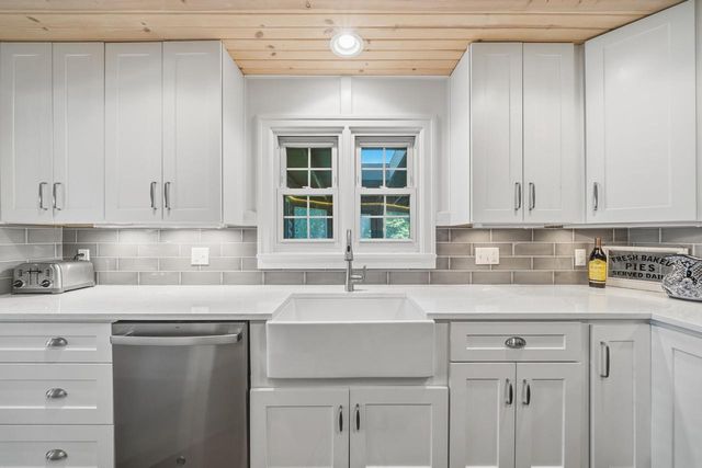 837 Van Slyke DRIVE, Fontana, WI 53125