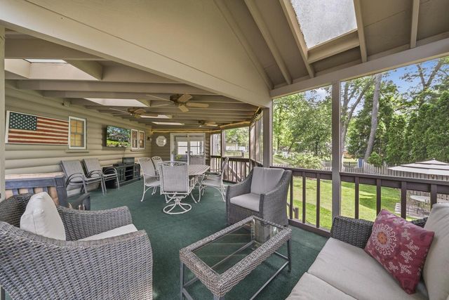837 Van Slyke DRIVE, Fontana, WI 53125