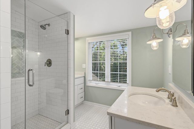 837 Van Slyke DRIVE, Fontana, WI 53125