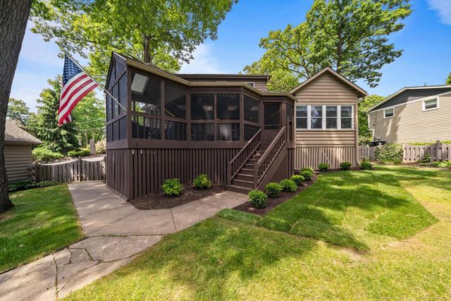 837 Van Slyke DRIVE, Fontana, WI 53125