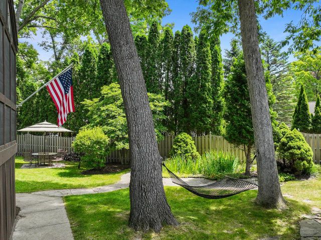 837 Van Slyke DRIVE, Fontana, WI 53125