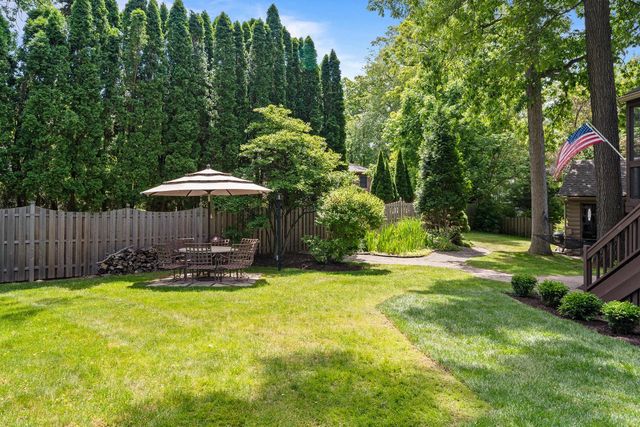 837 Van Slyke DRIVE, Fontana, WI 53125