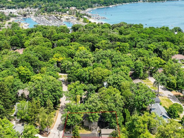 837 Van Slyke DRIVE, Fontana, WI 53125