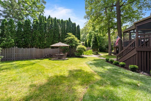 837 Van Slyke DRIVE, Fontana, WI 53125