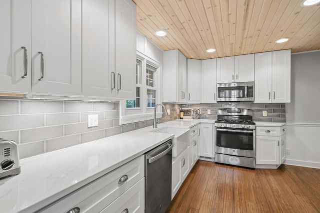 837 Van Slyke DRIVE, Fontana, WI 53125