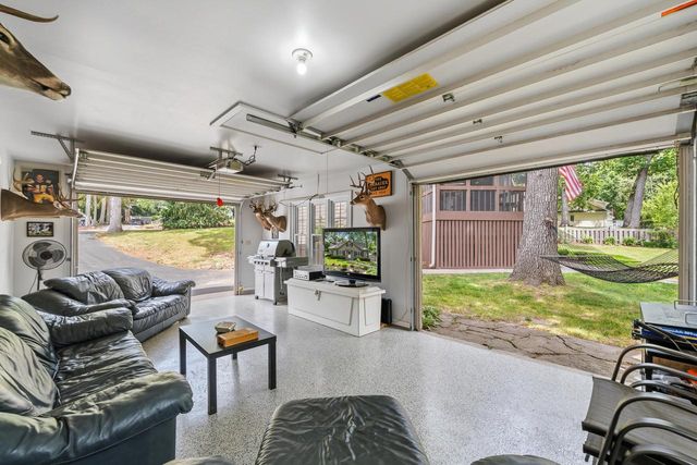 837 Van Slyke DRIVE, Fontana, WI 53125