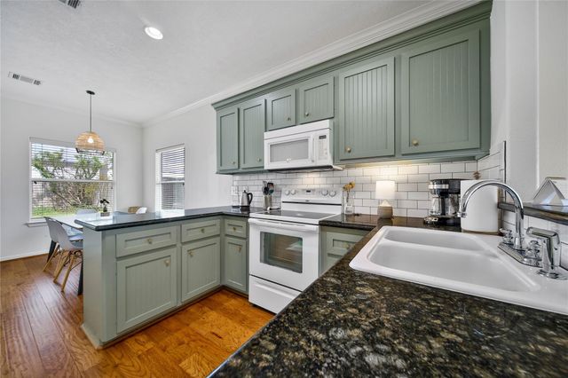 12718 Pine Woods Street, Tomball, TX 77375