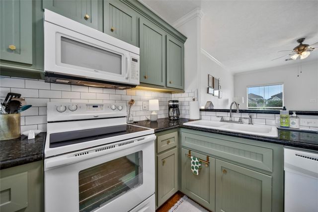 12718 Pine Woods Street, Tomball, TX 77375